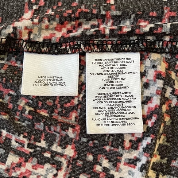 3/$20 ❤️ JONES Studio Black Red Abstract Cap Sleeve Top US XL - Picture 5 of 6